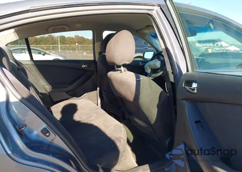 2010 Nissan Altima 2.5 S z USA, uszkodzony, nr VIN 1N4AL2AP5AN495485